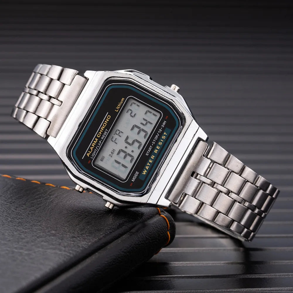 Relógio Clássico prata com pulseira de aço inoxidável e display LED.