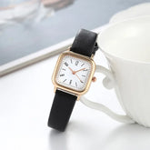 Relógio feminino minimalista com pulseira de couro preto e mostrador branco