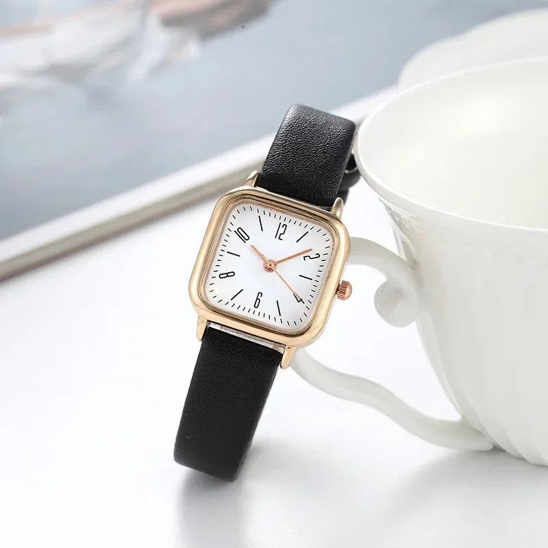 Relógio feminino minimalista com pulseira de couro preto e mostrador branco