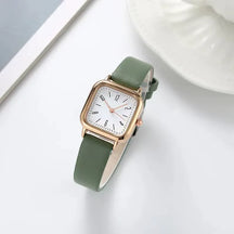 Relógio feminino minimalista com pulseira de couro verde e mostrador branco