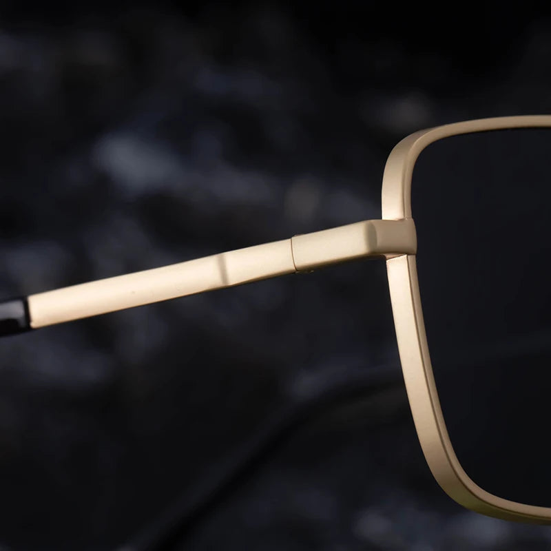 Óculos quadrado masculino dourado Gentle Liu com lente escura UV400, estilo oversized e armação metálica dupla