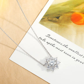 Conjunto colar e brincos Moissanite Flor em prata 925 com pedras centrais certificadas e brilho refinado.