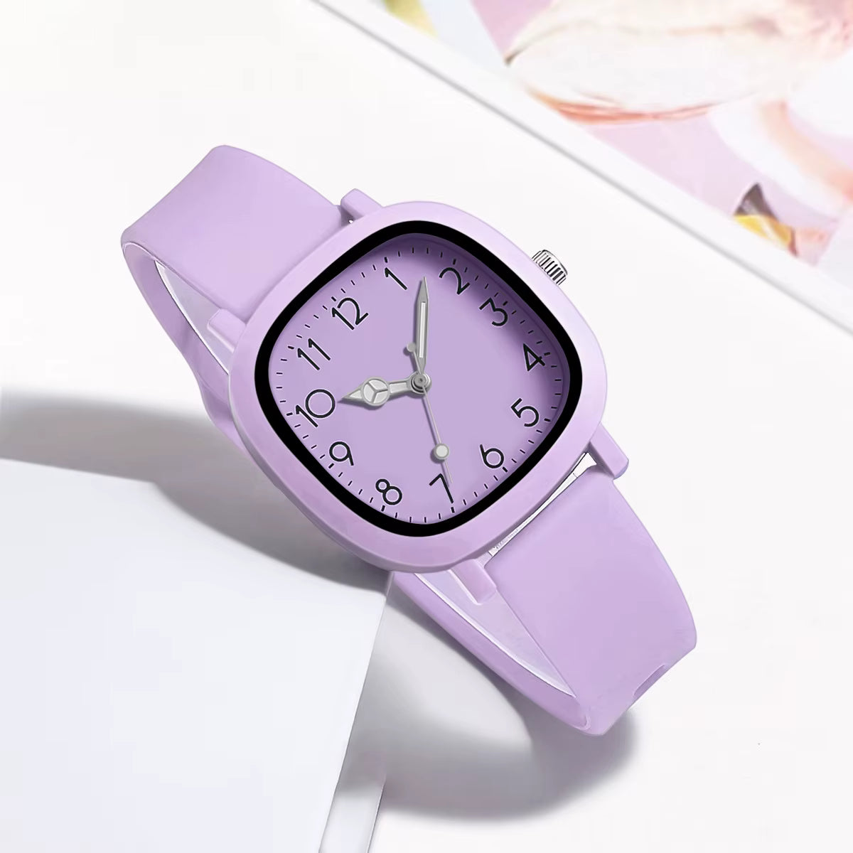 Relógio feminino quadrado roxo com mostrador moderno e pulseira silicone
