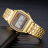 Relógio Clássico dourado com pulseira de aço inoxidável e display LED.