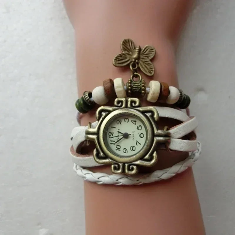 Relógio vintage branco com couro trançado e pingente borboleta feminino