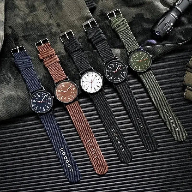 Relógio masculino marrom com mostrador bege e pulseira de nylon resistente