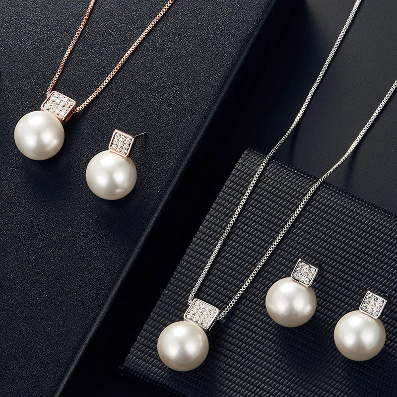 Conjunto feminino com colar e brincos de pérola e cristais, elegante para casamento ou eventos