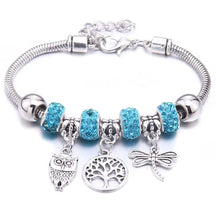 Pulseira berloque prata com pingentes de coruja, libélula e árvore da vida, disponível em várias cores brilhantes