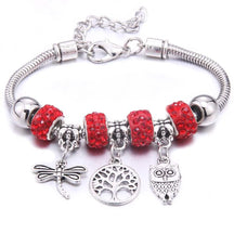 Pulseira berloque prata com pingentes de coruja, libélula e árvore da vida, disponível em várias cores brilhantes