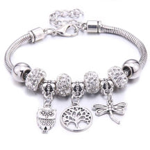 Pulseira berloque prata com pingentes de coruja, libélula e árvore da vida, disponível em várias cores brilhantes