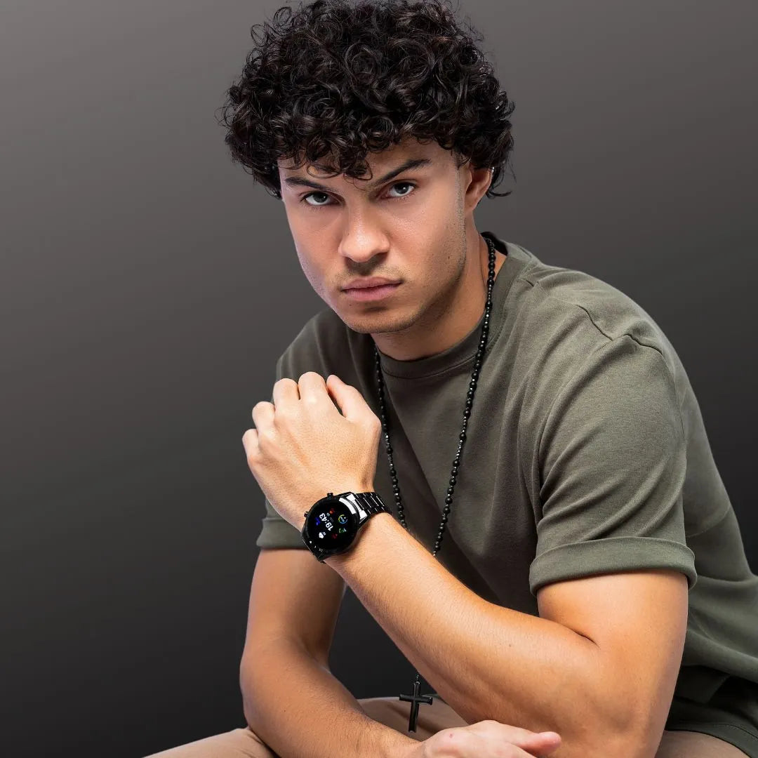 Smartwatch Modern Iron prata com pulseira de aço inoxidável e display digital